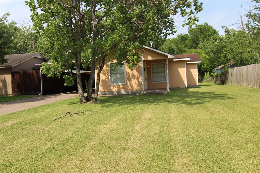 703 Cowan Street Pasadena TX 77506