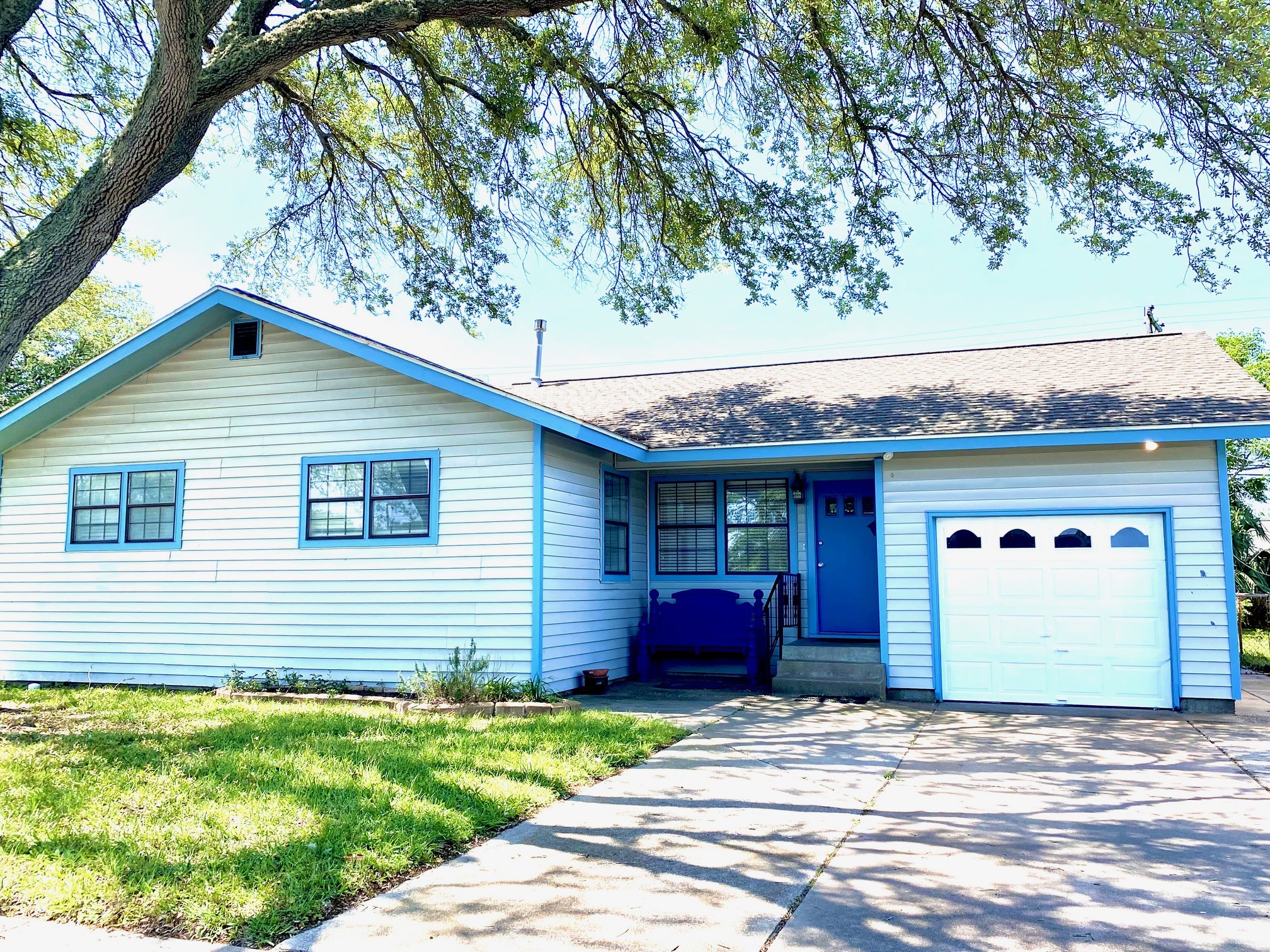 2421 Oak Street Galveston TX 77551