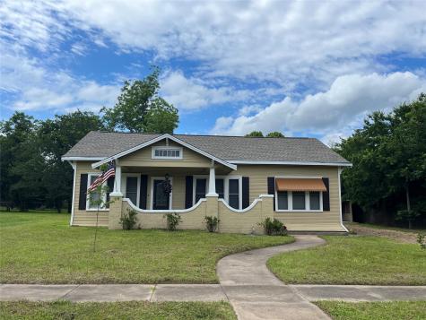 204 W Market Street Weimar TX 78962