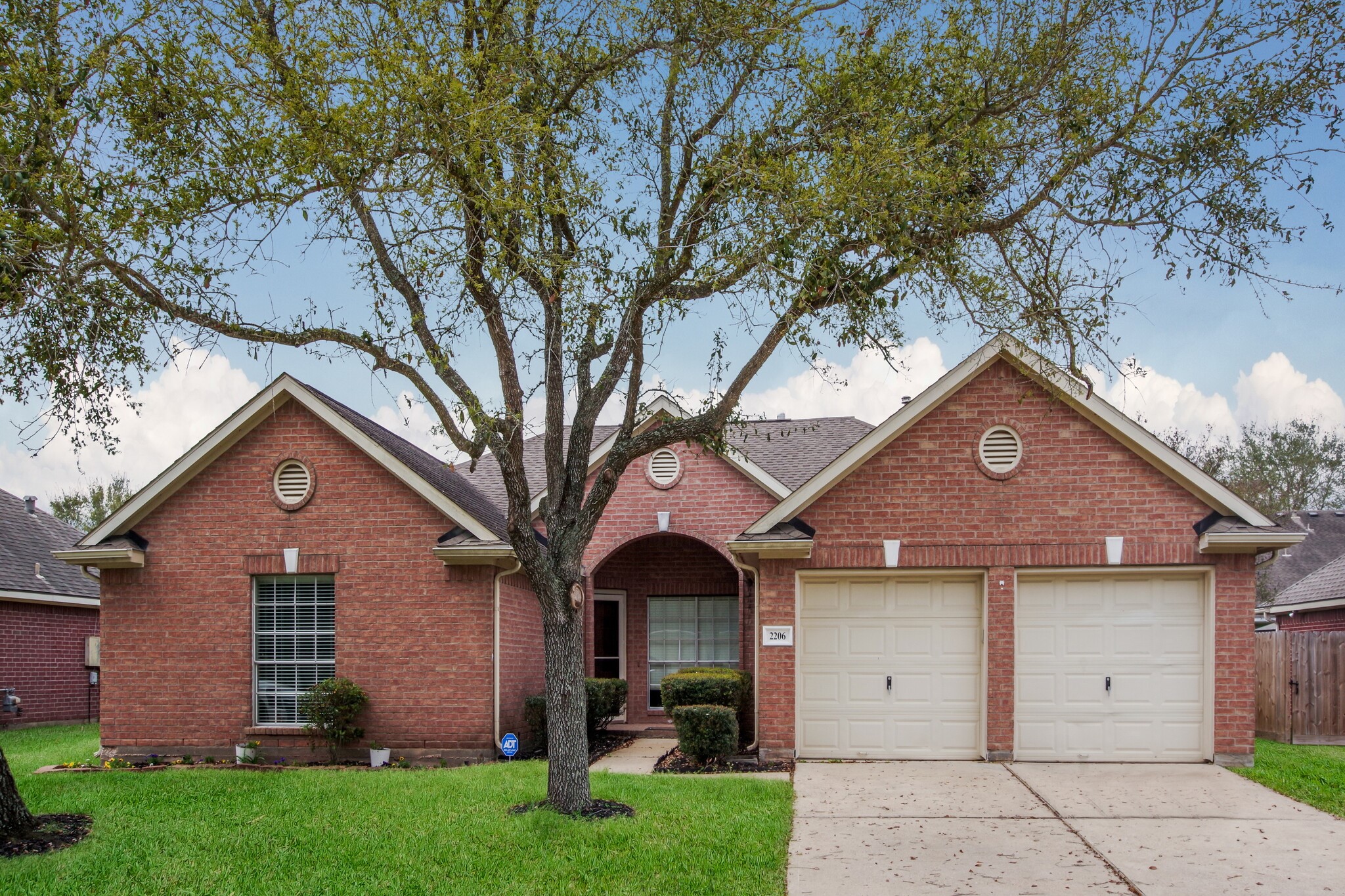 2206 Manchester Lane Pearland TX 77581