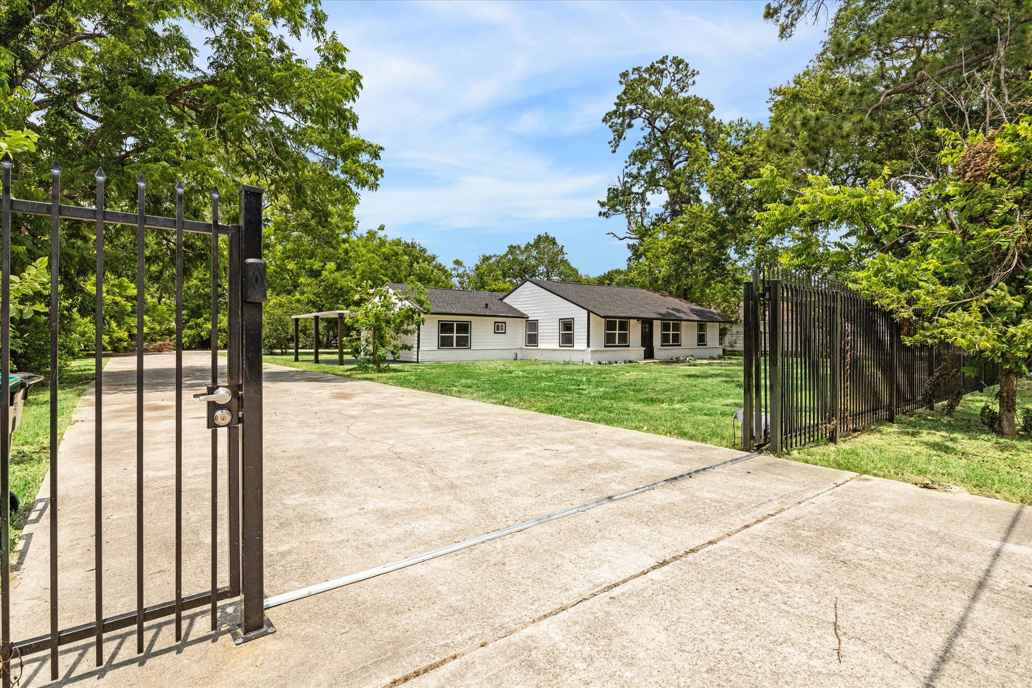 8405 Green River Drive Houston TX 77028