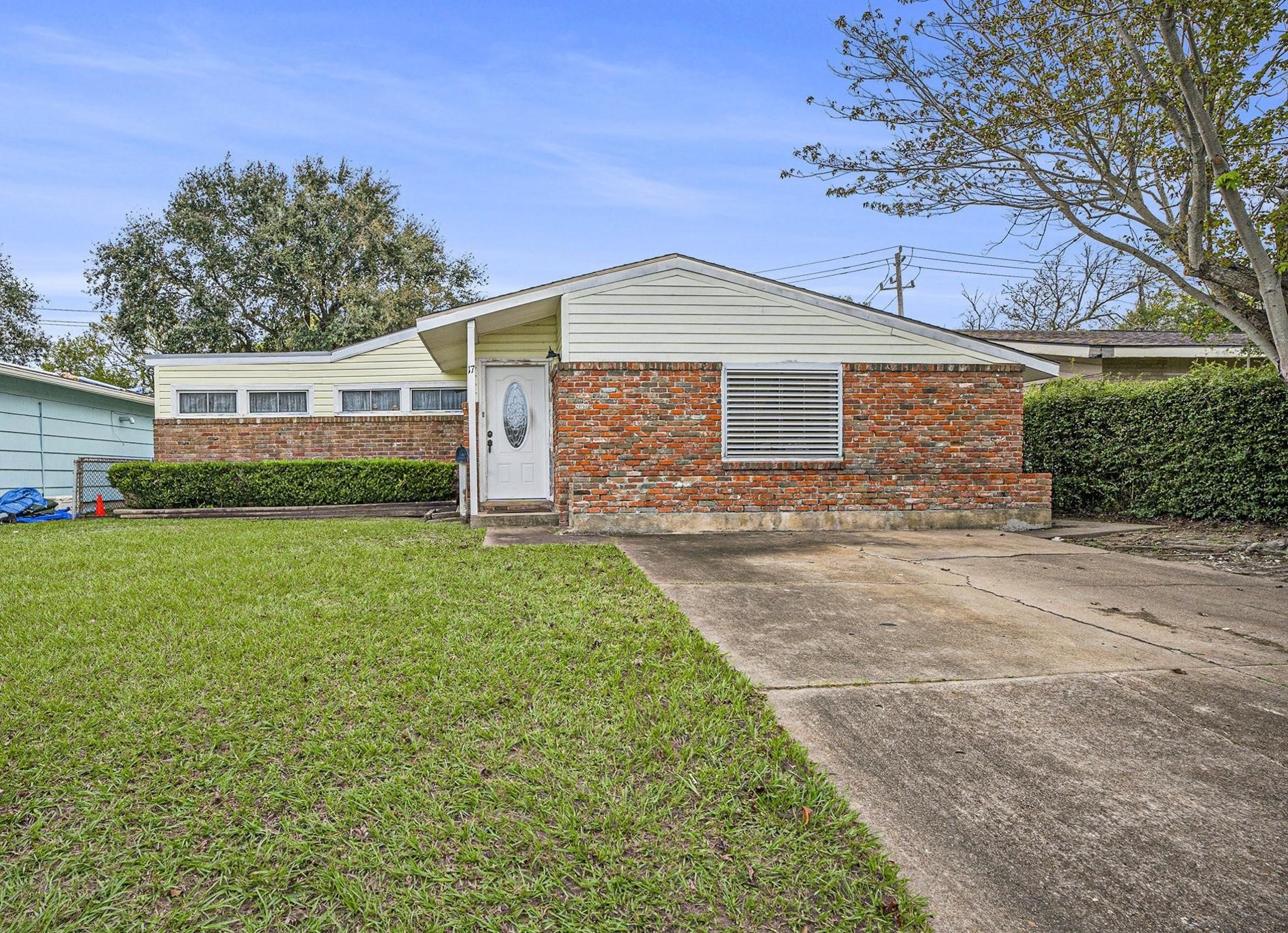 17 Manor Way Galveston TX 77550