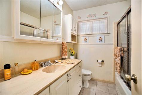 17 Manor Way Galveston TX 77550