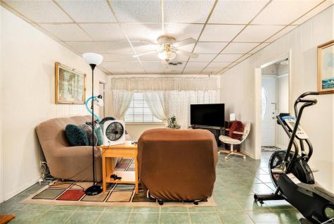 17 Manor Way Galveston TX 77550