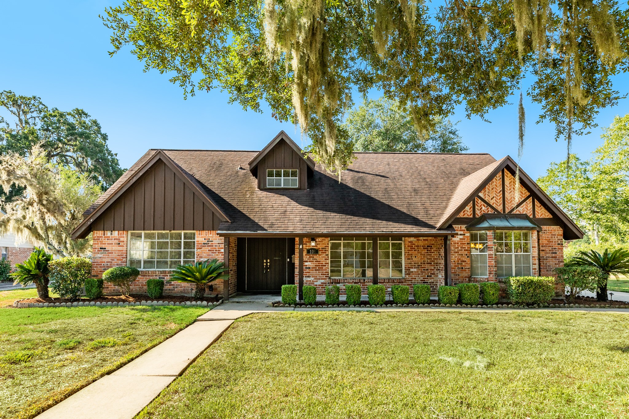 108 Hyacinth Street Lake Jackson TX 77566