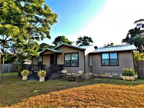 731 W Front Street Sealy TX 77474