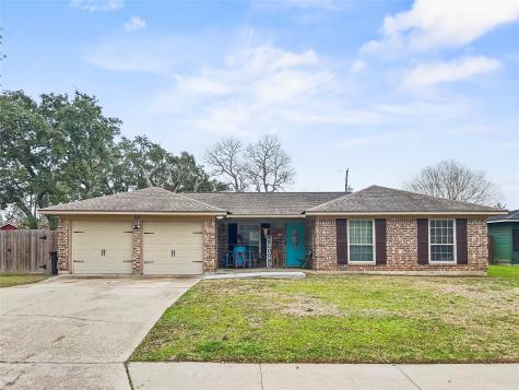53 Post Oak Court Lake Jackson TX 77566