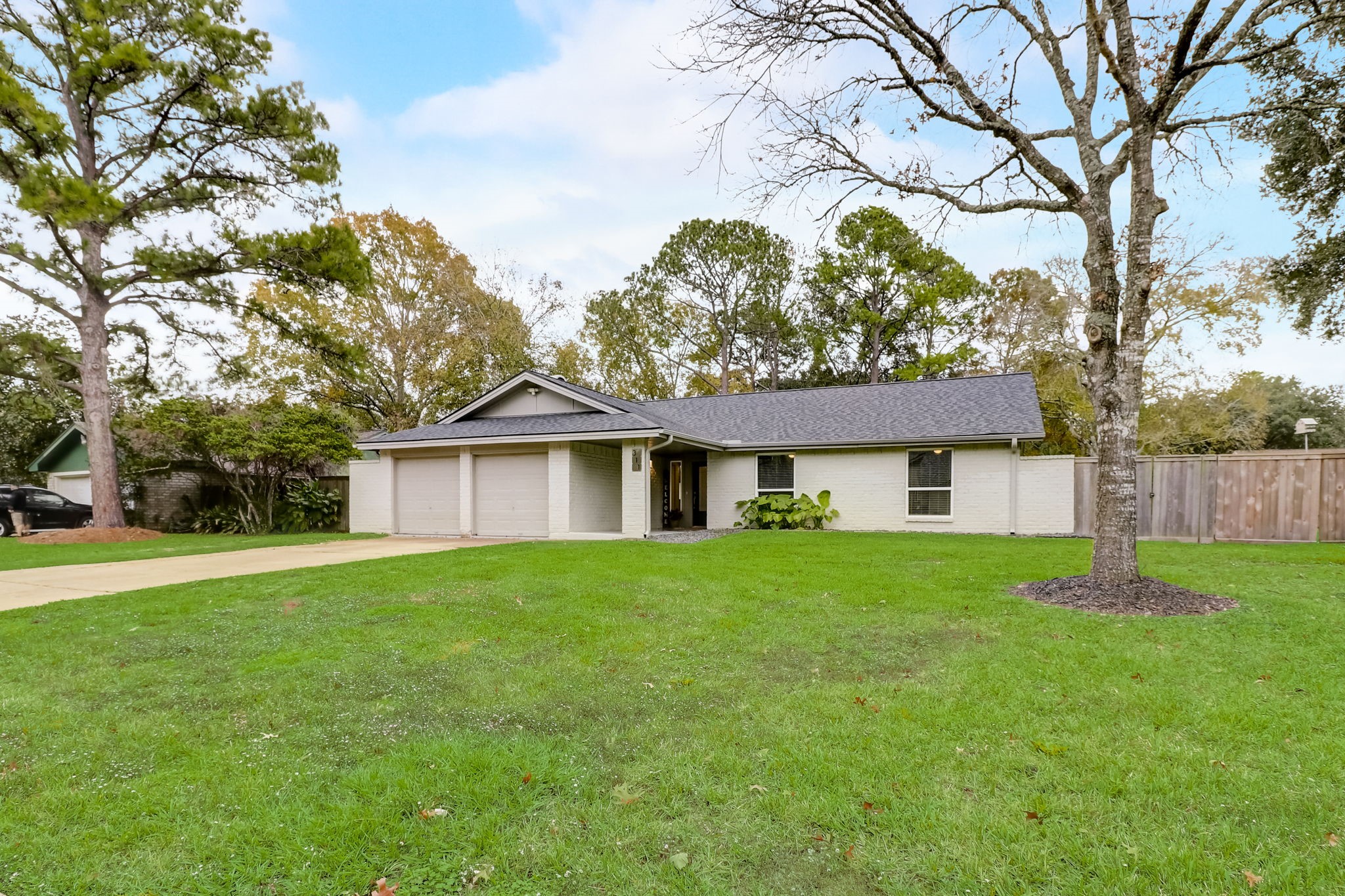 311 Colonial Drive Friendswood TX 77546