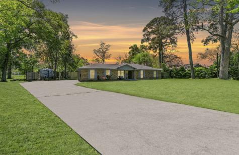 205 Ellis School Road Highlands TX 77562