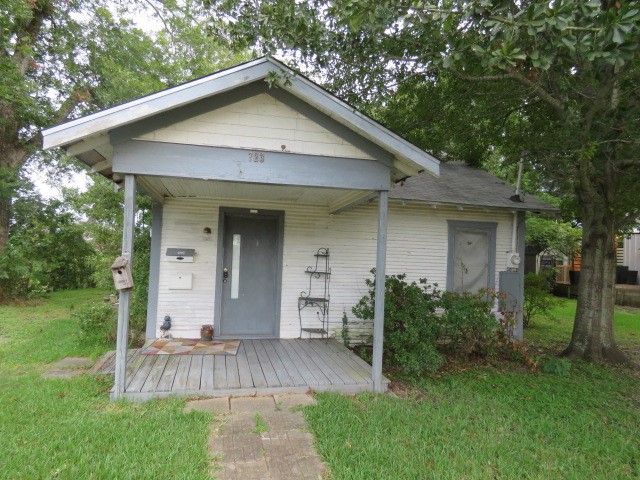 723 Santee Street Port Neches TX 77651