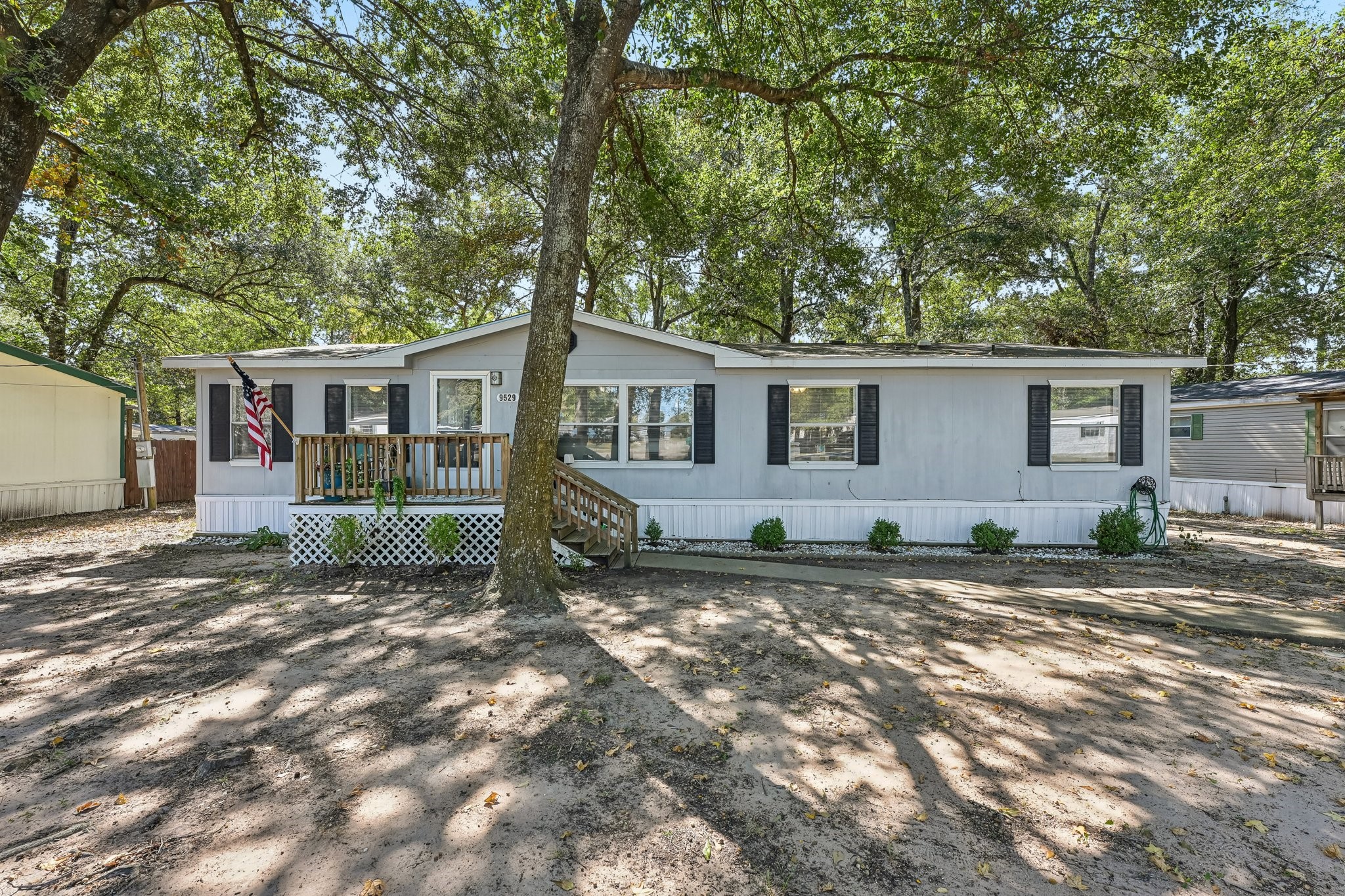 9529 Maple Ridge Drive Willis TX 77318