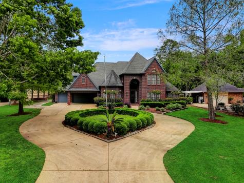 920 Falling Leaf Drive Friendswood TX 77546