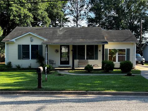 817 E Kuehn Street Bellville TX 77418