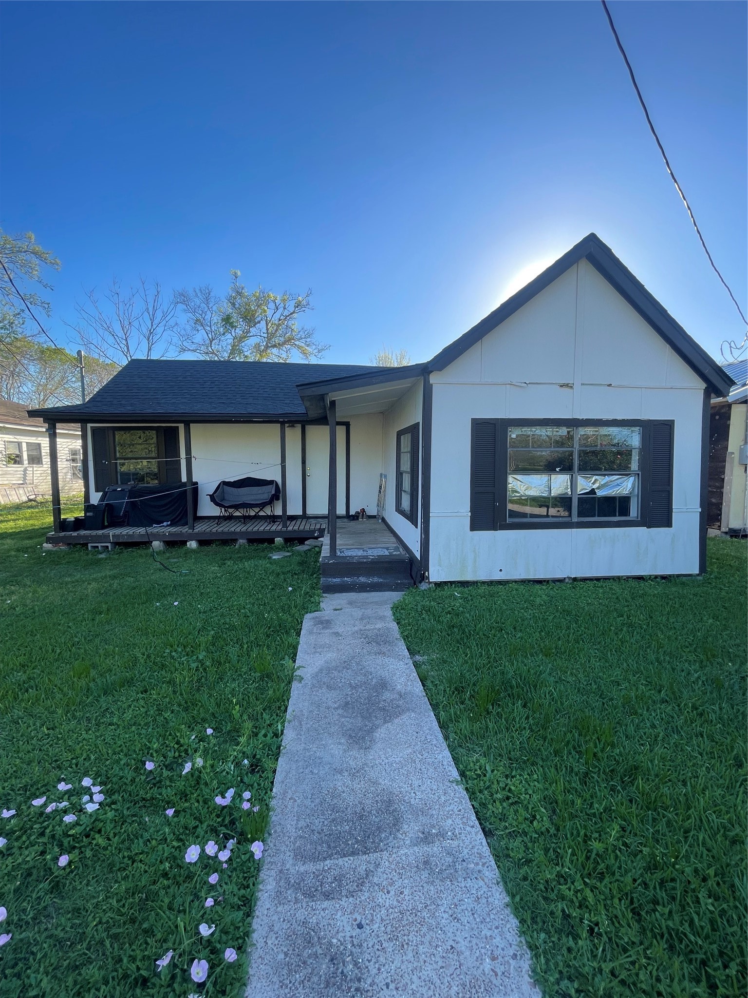 105 N Carver Street Edna TX 77957