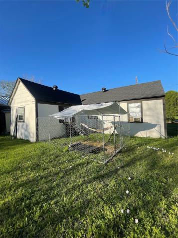 105 N Carver Street Edna TX 77957