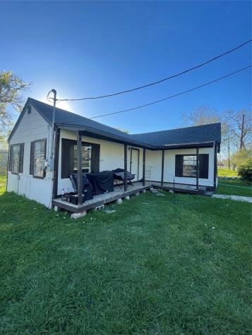 105 N Carver Street Edna TX 77957