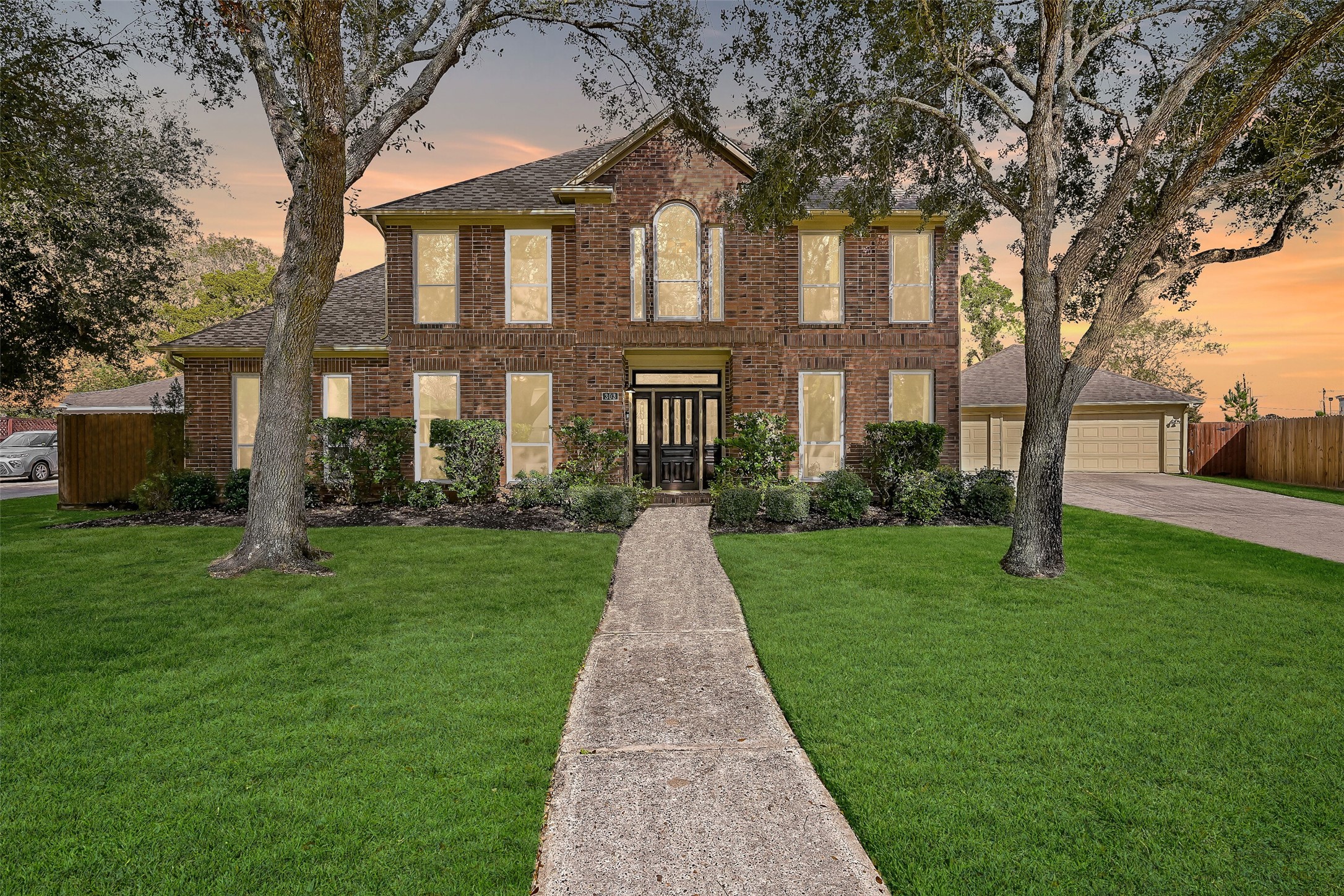 303 Regency Court Friendswood TX 77546