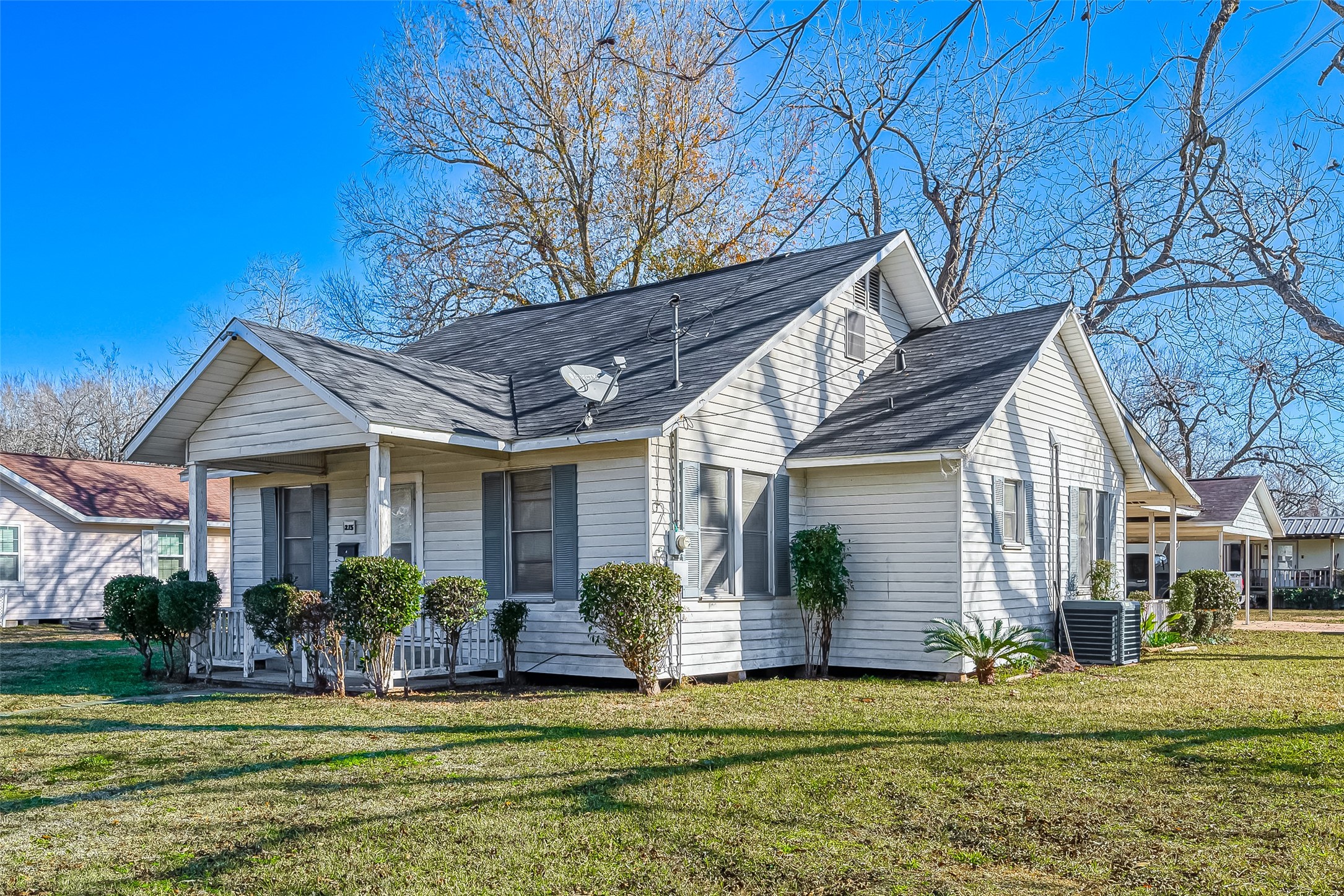 215 S 4th Street Highlands TX 77562