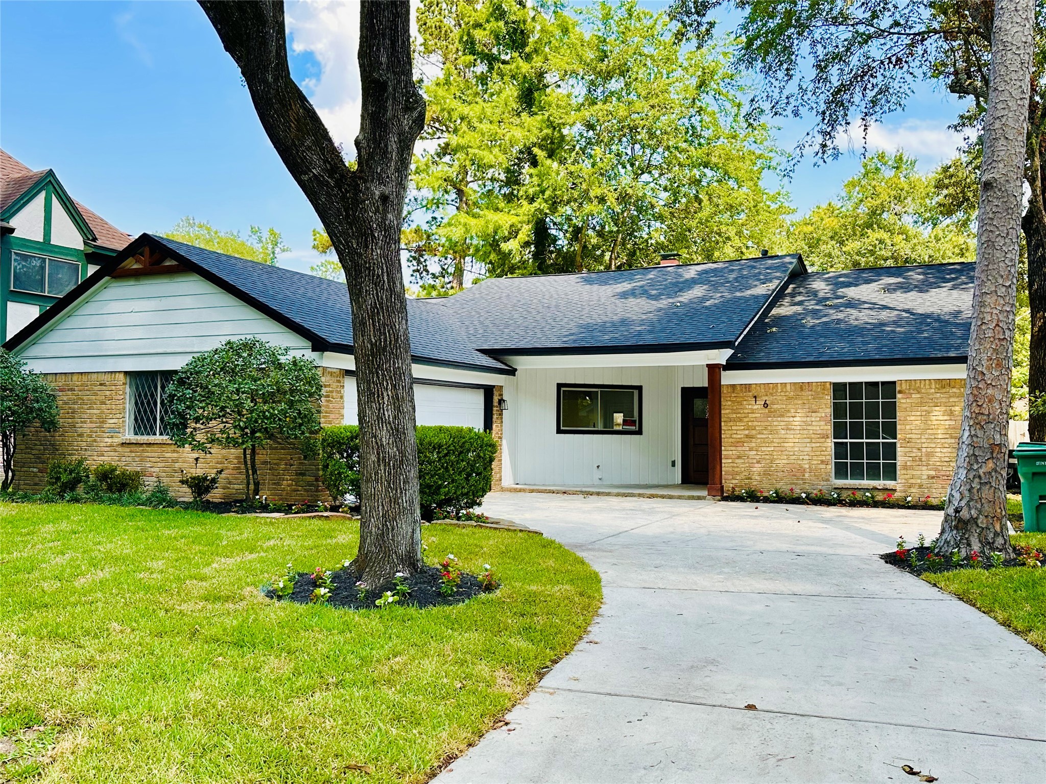 16 Lancelot Lane Conroe TX 77304