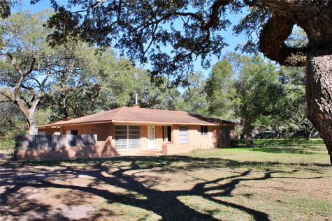 1630 Montezuma Street Columbus TX 78934