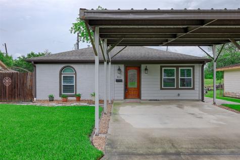 916 Temple Circle Hitchcock TX 77563