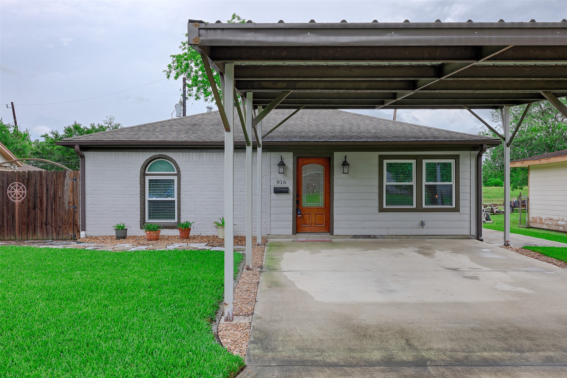 916 Temple Circle Hitchcock TX 77563