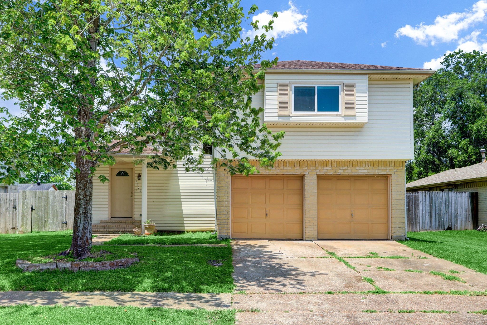 1122 W Belgravia Drive Pearland TX 77584