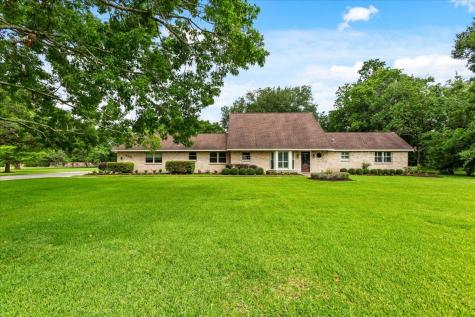 408 S Clear Creek Drive Friendswood TX 77546