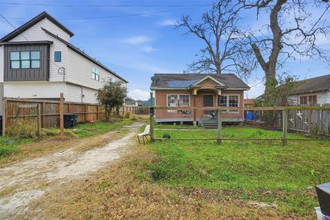 122 Amundsen Street Houston TX 77009