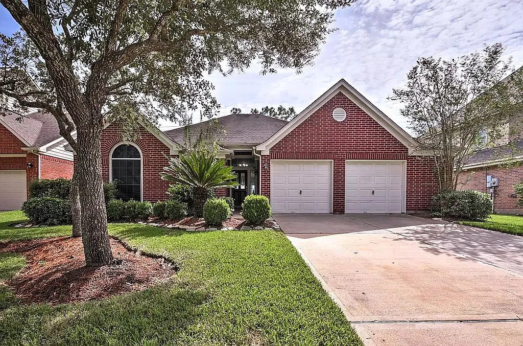 2818 Creek Bend Drive Friendswood TX 77546