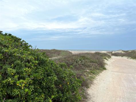 4002 Mendocino Galveston TX 77554
