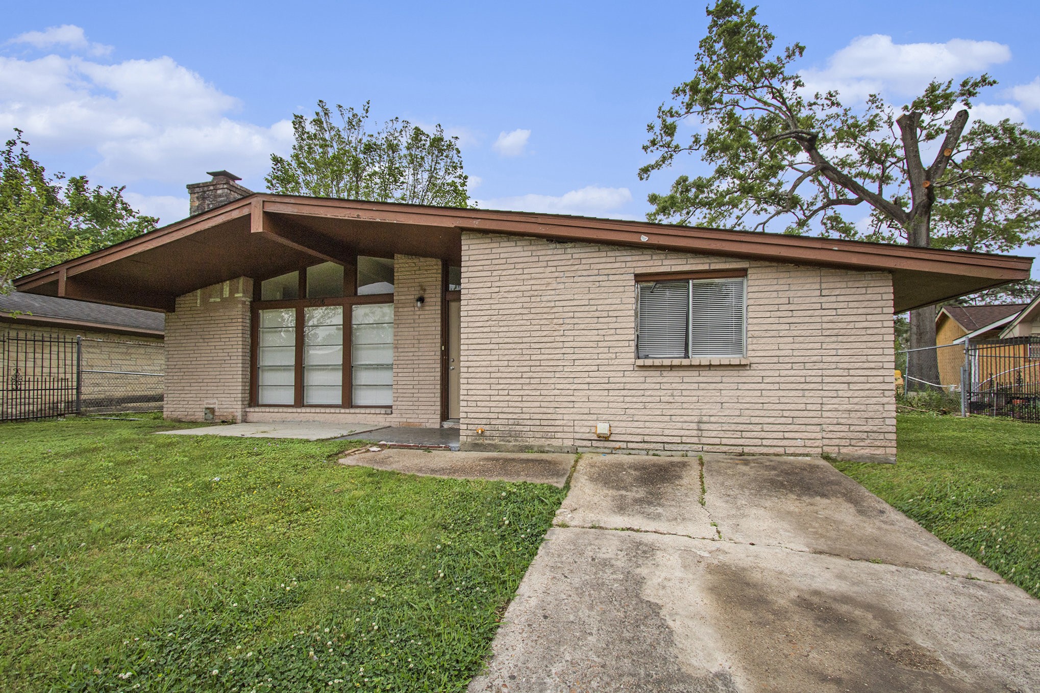 9206 Woodlyn Road Houston TX 77078
