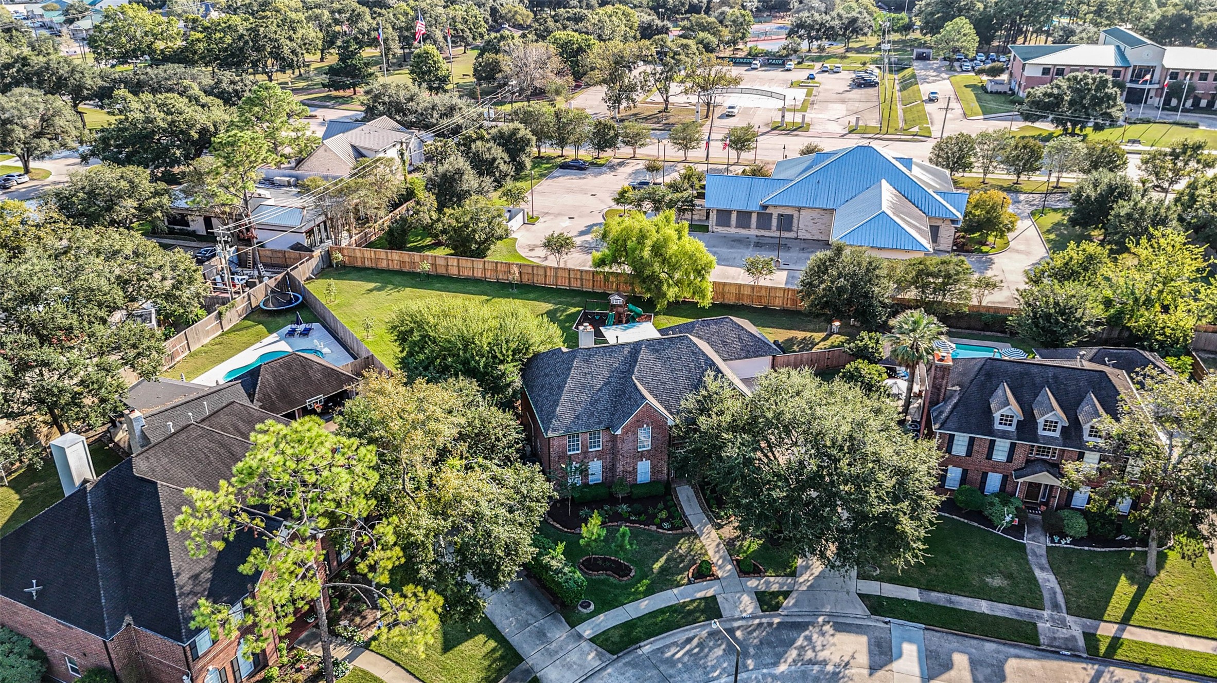 916 Laurelfield Drive Friendswood TX 77546