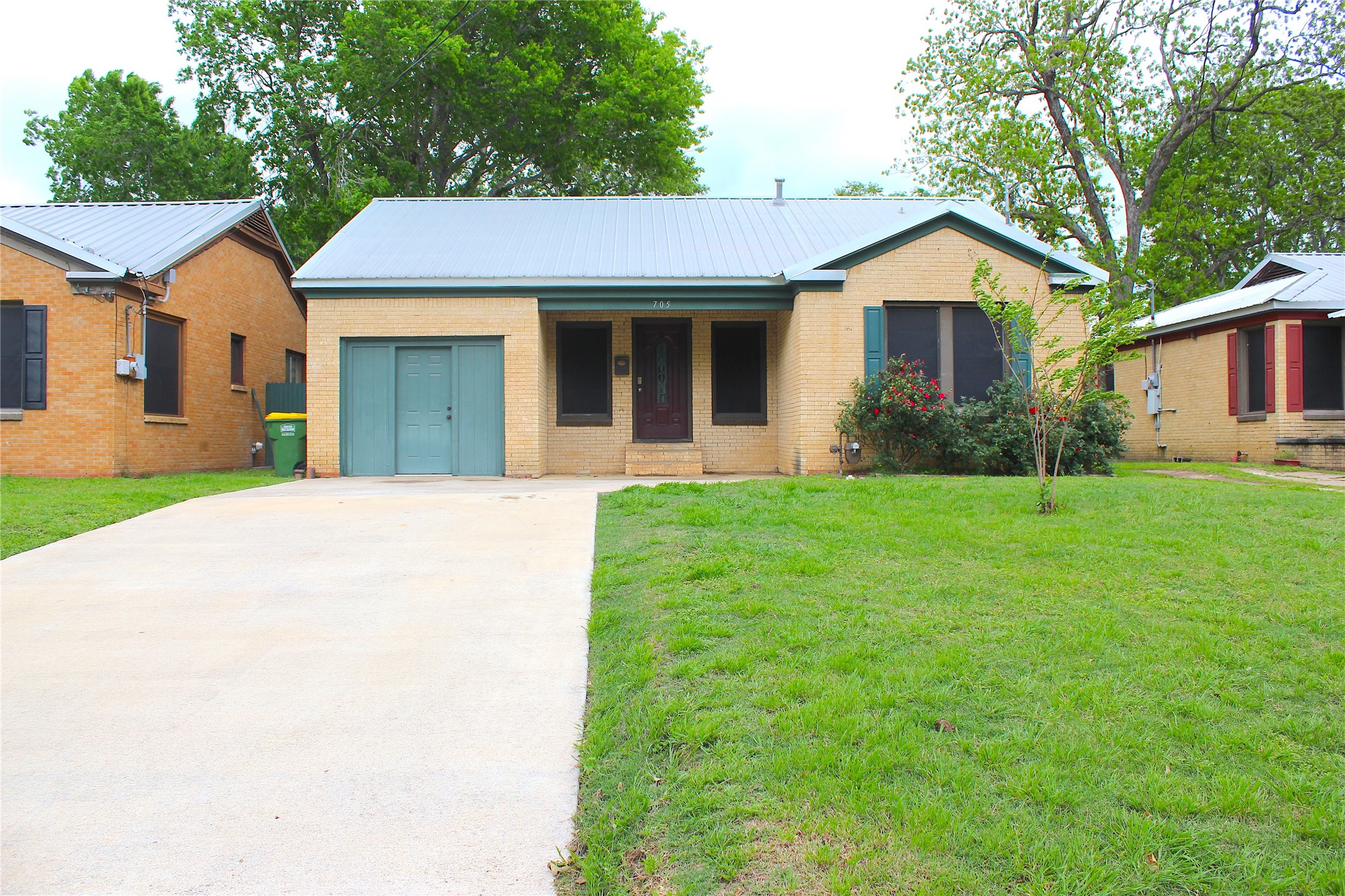 705 Cedar Street Hearne TX 77859