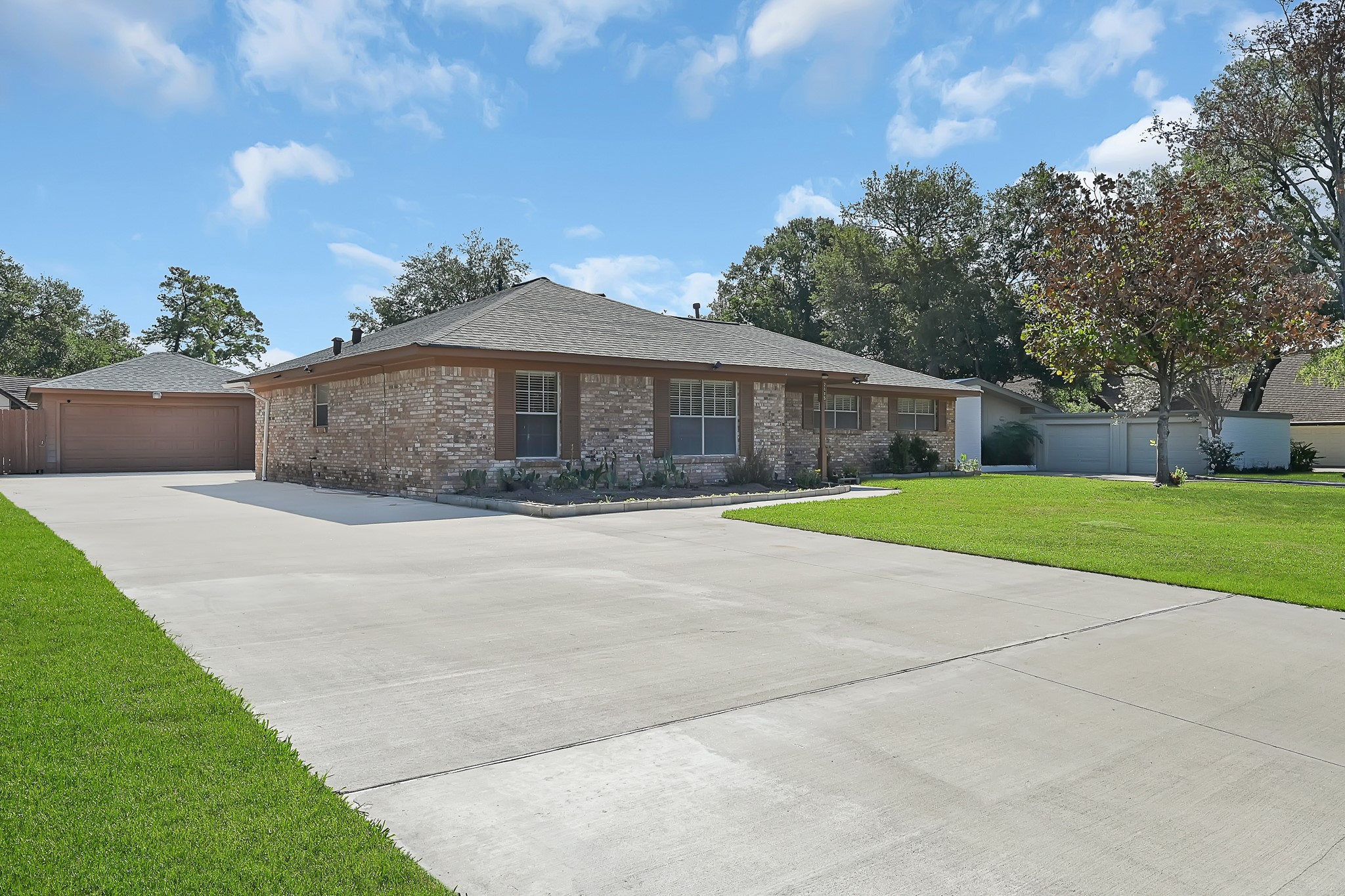2115 Forest Oaks Drive Houston TX 77017