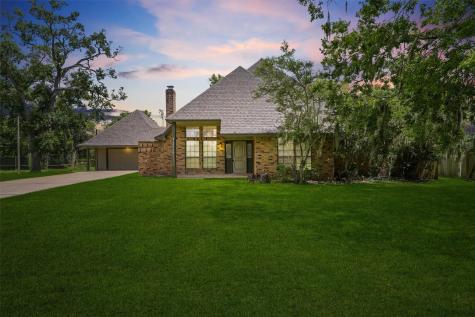 2119 Oakwood Drive Clute TX 77531