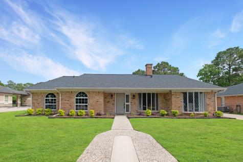 605 W Castlewood Avenue Friendswood TX 77546