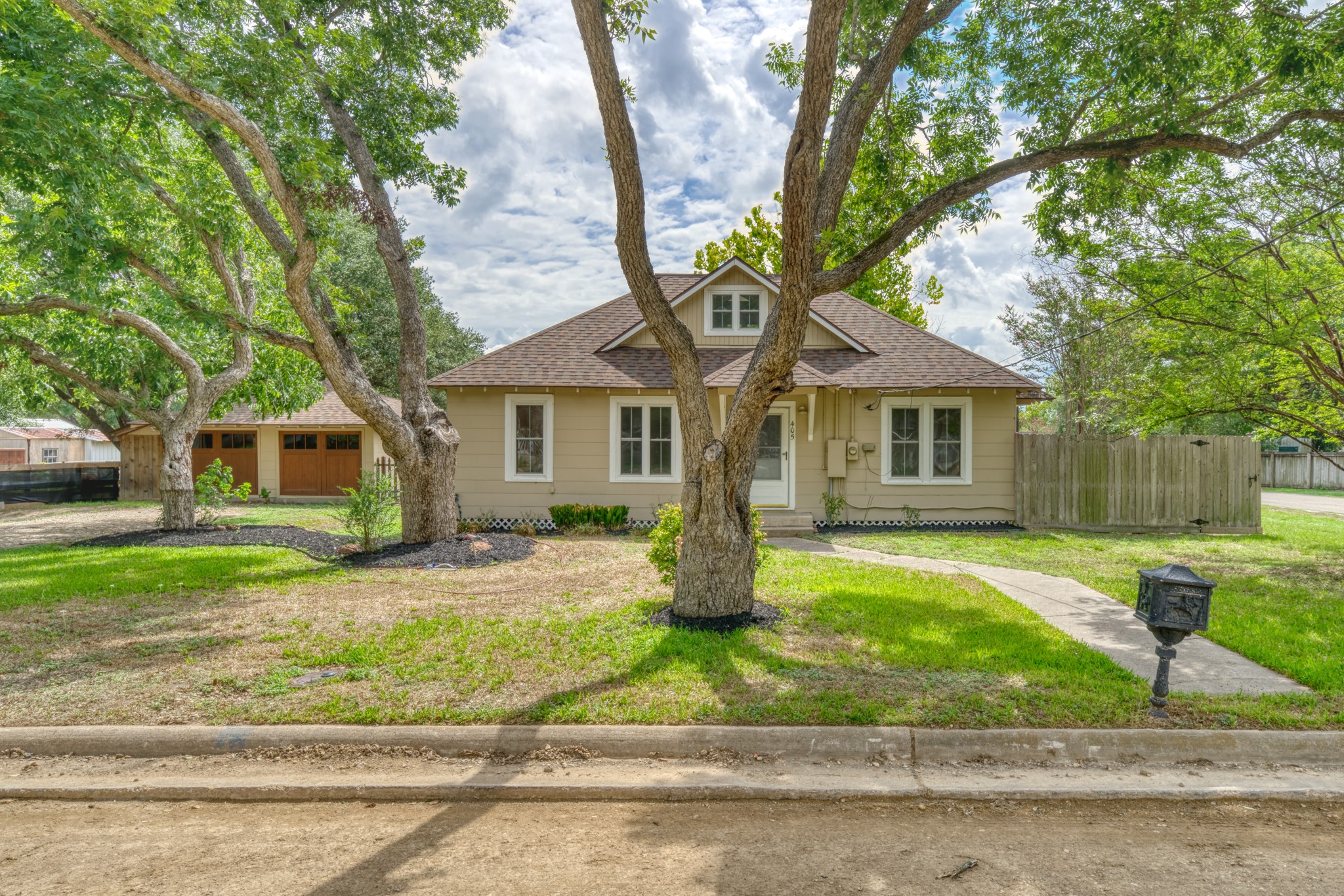 405 N Cochran Street Bellville TX 77418