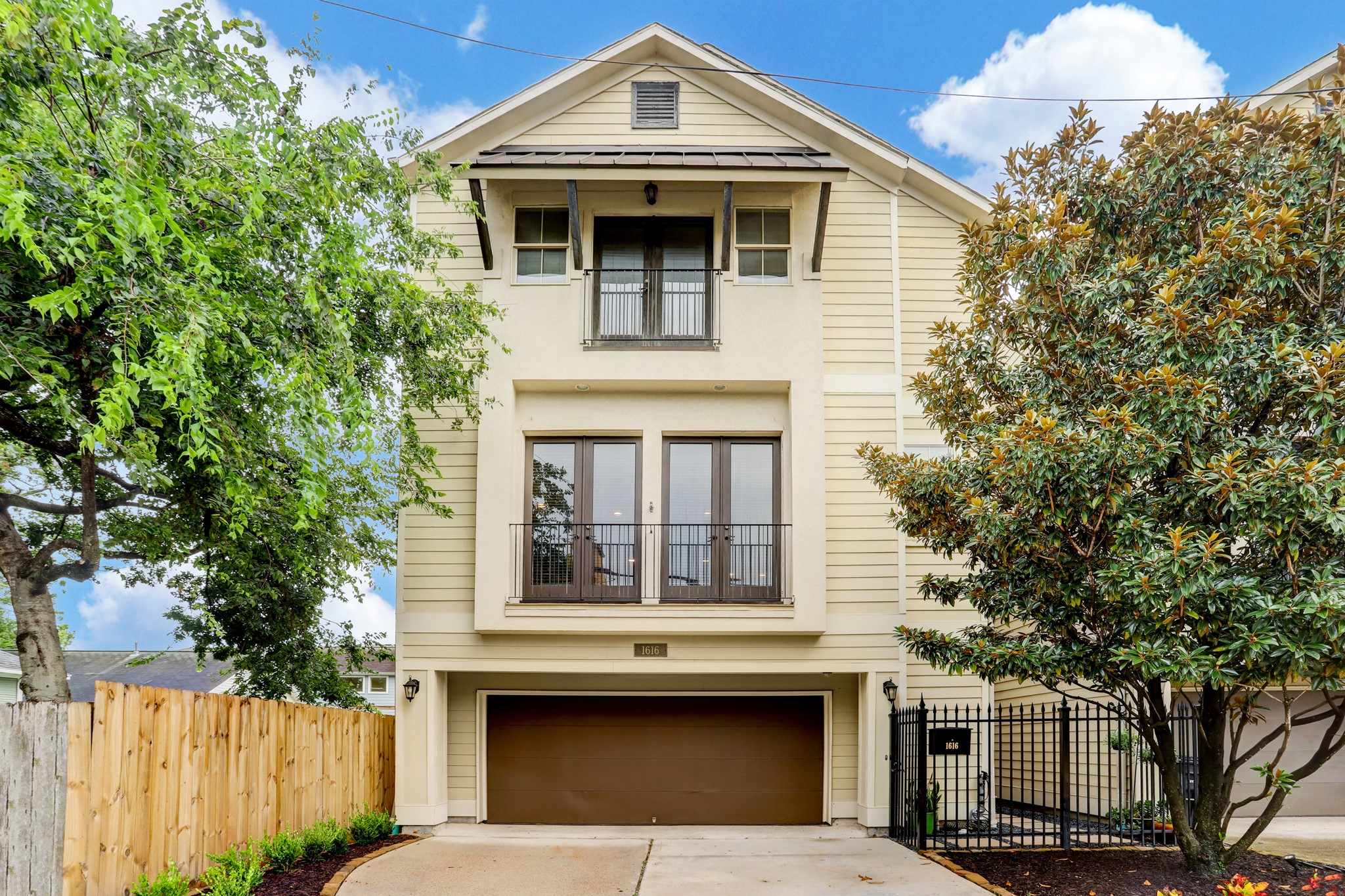 1616 W 14th Street Houston TX 77008