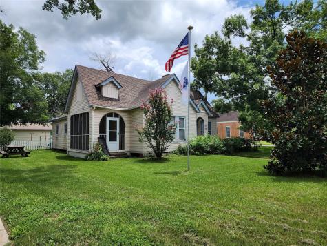 517 Church Street Navasota TX 77868