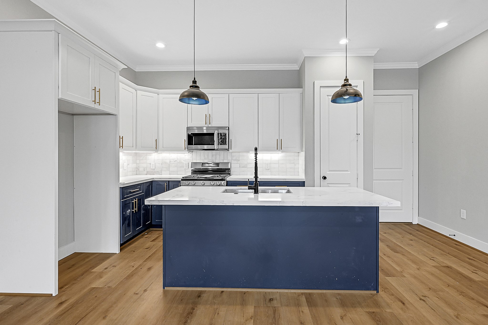 1536 Dewalt Street Houston TX 77088