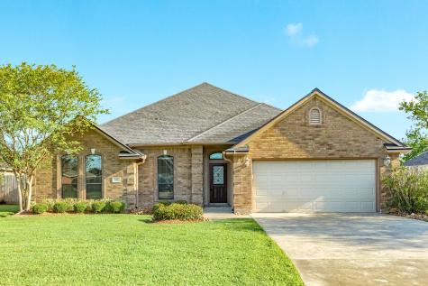 702 Moore Street Richwood TX 77566