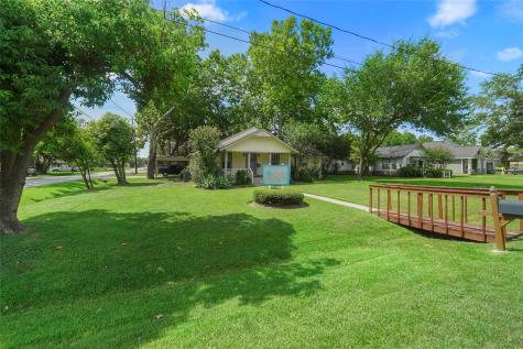 701 Clarence Street Tomball TX 77375