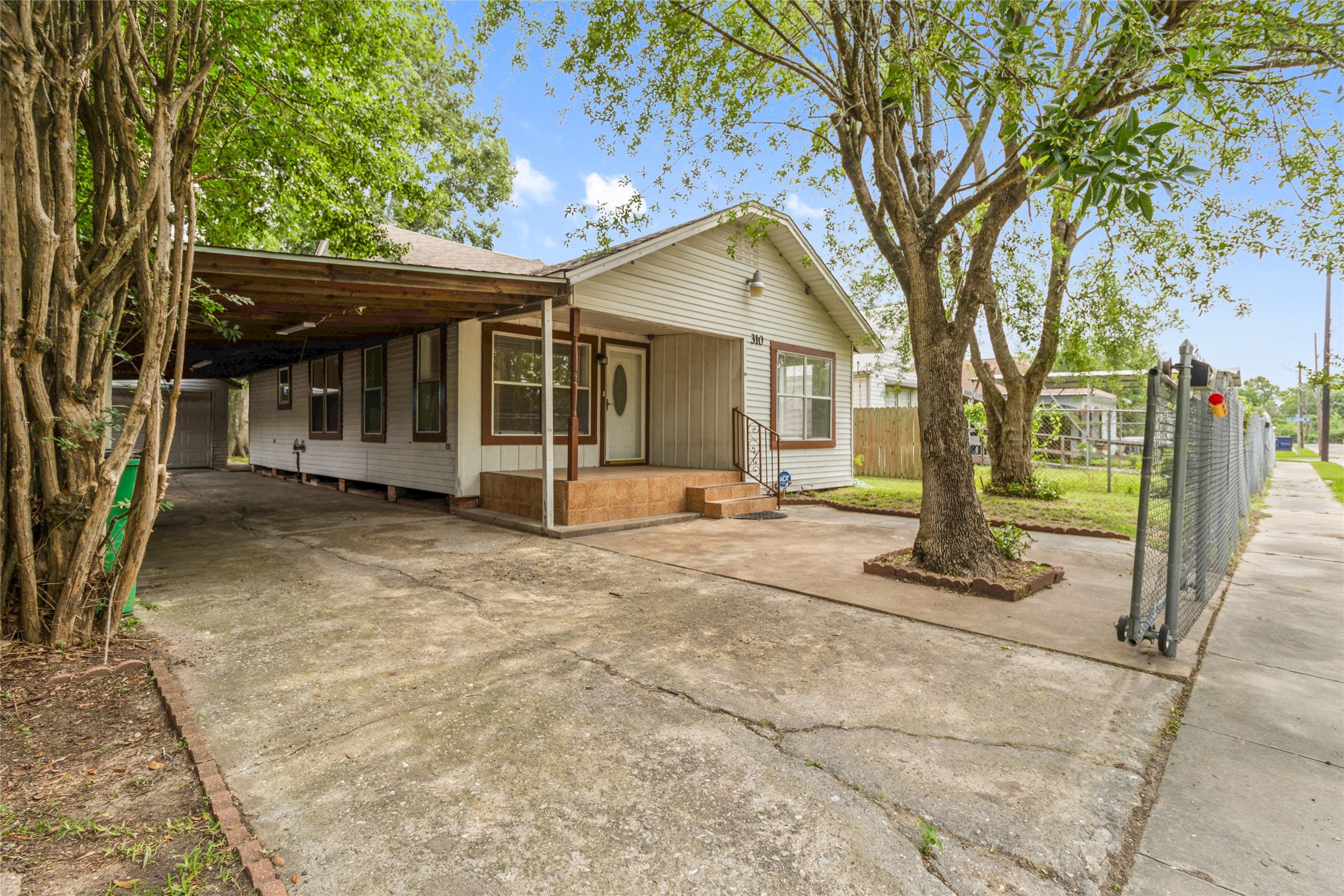 310 W Republic Avenue Baytown TX 77520