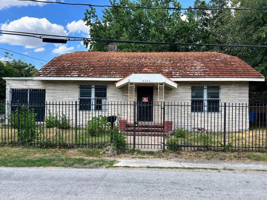 5001 Mckinney Street Houston TX 77023