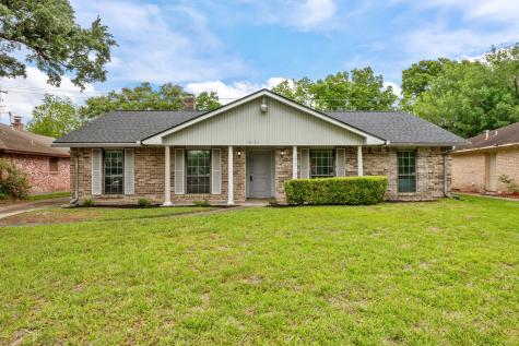 15435 Blackhawk Boulevard Friendswood TX 77546