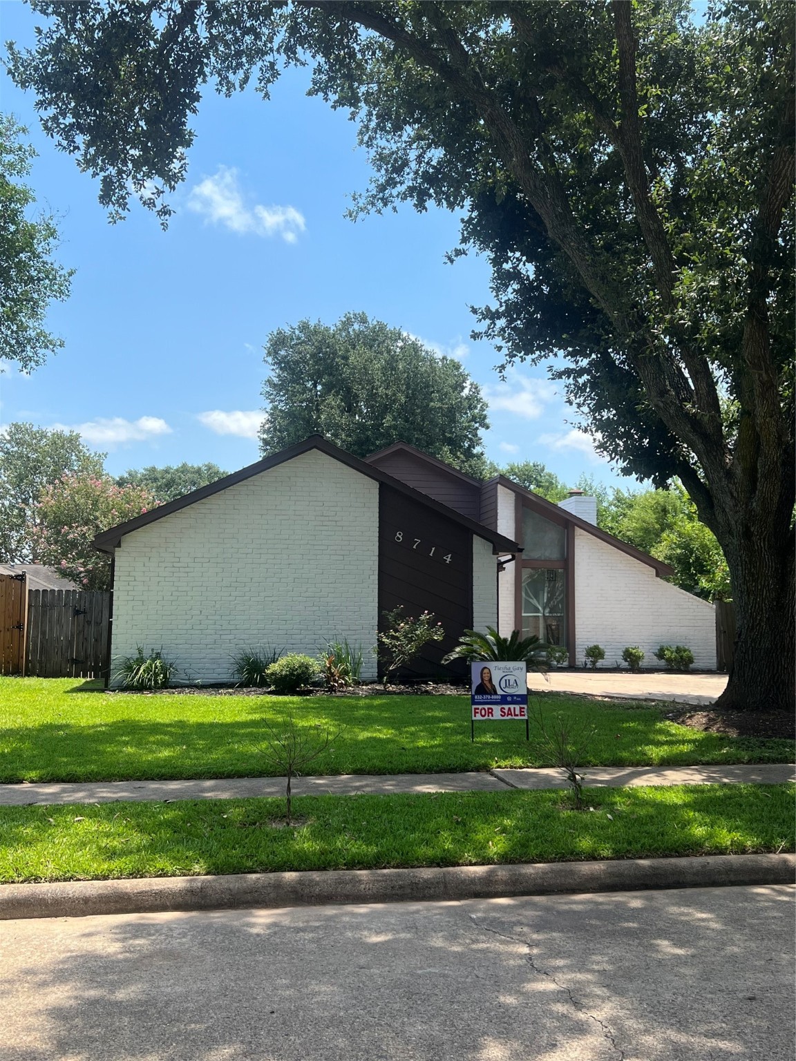 8714 Saratoga Forest Drive Houston TX 77088