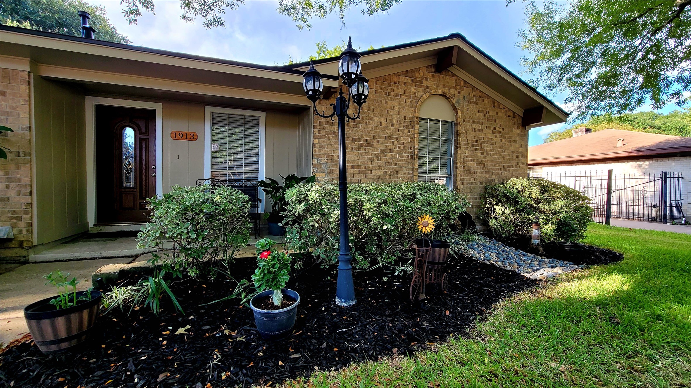 1913 Winding Creek Drive Pearland TX 77581