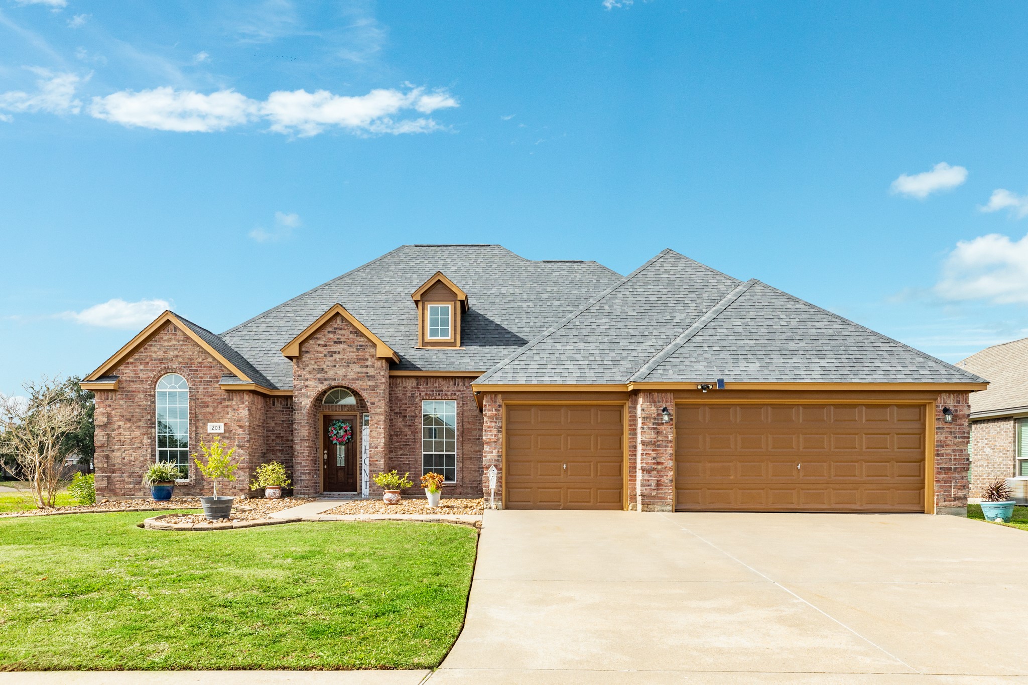 203 Majestic Oak Circle Lake Jackson TX 77566