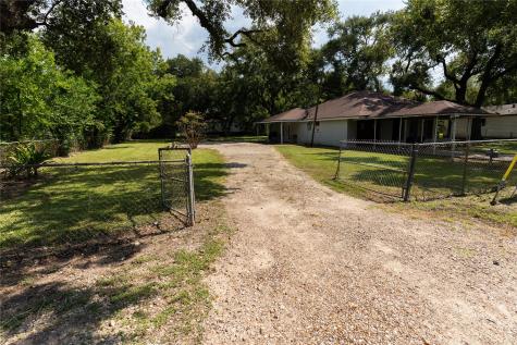 417 Hardy Street Clute TX 77531